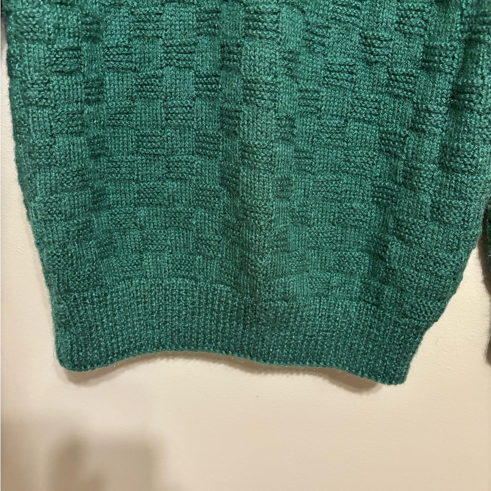 Elegant Hand Knit Green V-Neck Sweater for Women - Picture 3 of 9